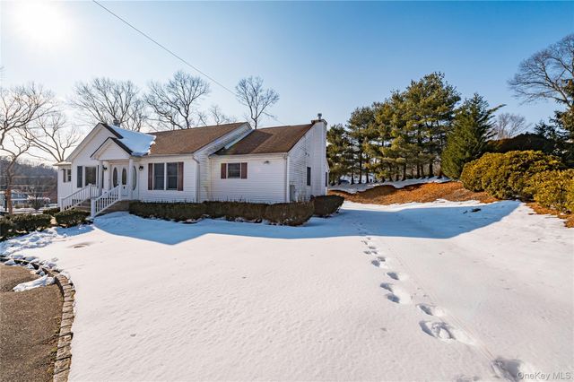 166 Grassy Pond Drive S, Smithtown, NY 11787