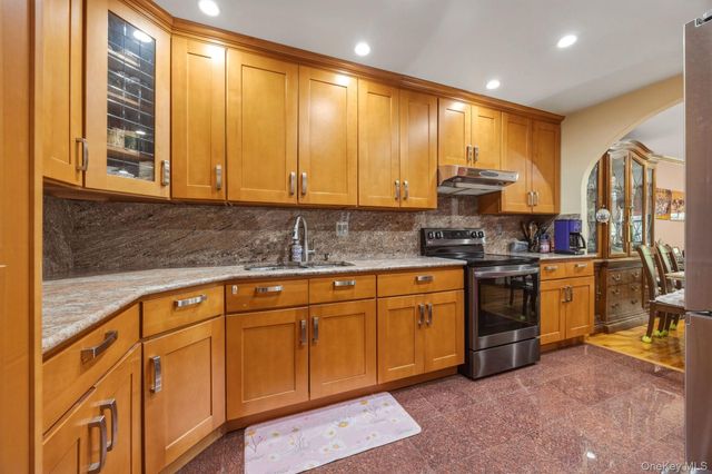 240-43 69 Avenue, Douglaston, NY 11362