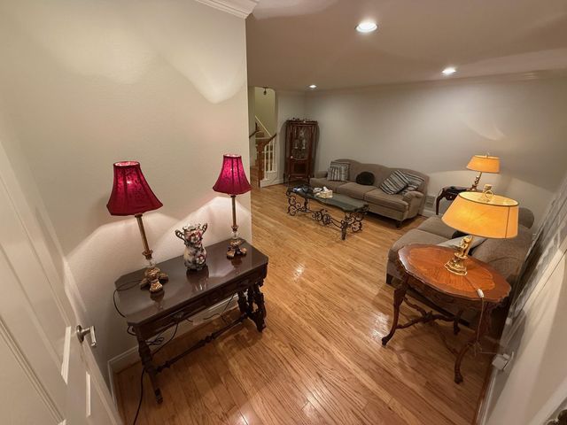 12975 Trail Hollow Dr Avenue, Houston, TX 77079