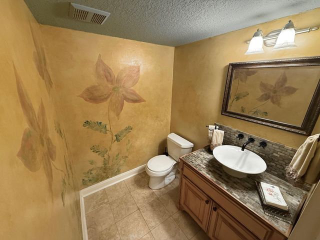 12975 Trail Hollow Dr Avenue, Houston, TX 77079
