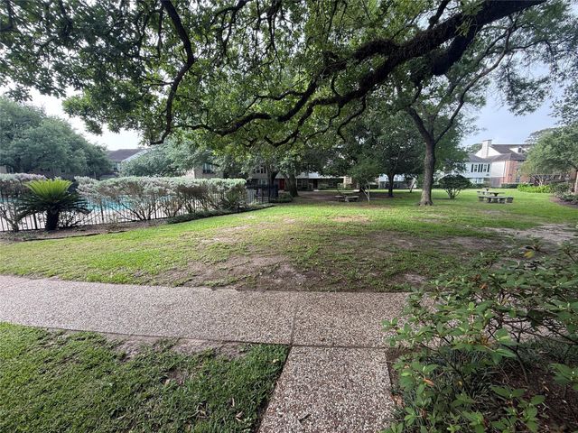 12975 Trail Hollow Dr Avenue, Houston, TX 77079