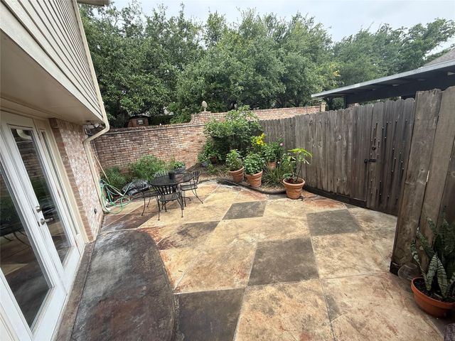 12975 Trail Hollow Dr Avenue, Houston, TX 77079
