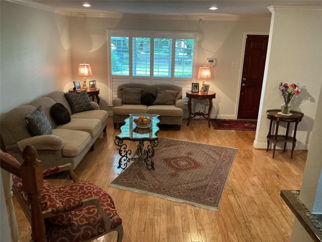 12975 Trail Hollow Dr Avenue, Houston, TX 77079