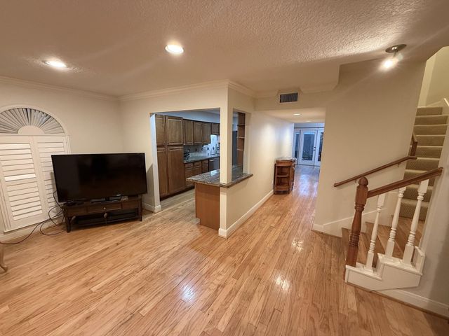 12975 Trail Hollow Dr Avenue, Houston, TX 77079
