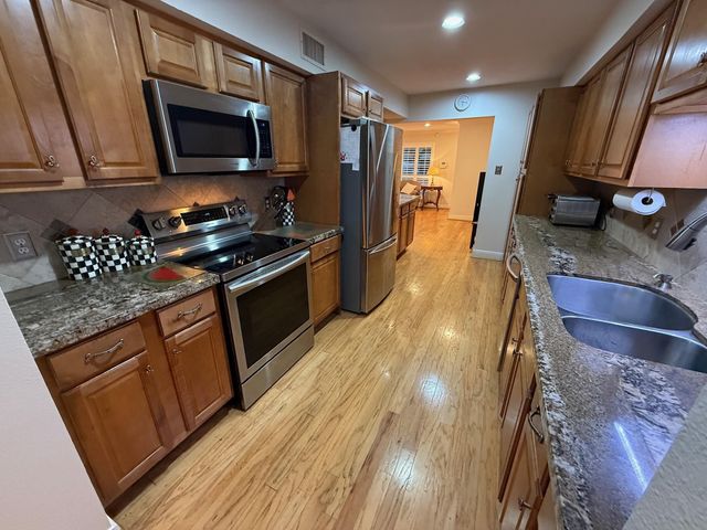 12975 Trail Hollow Dr Avenue, Houston, TX 77079
