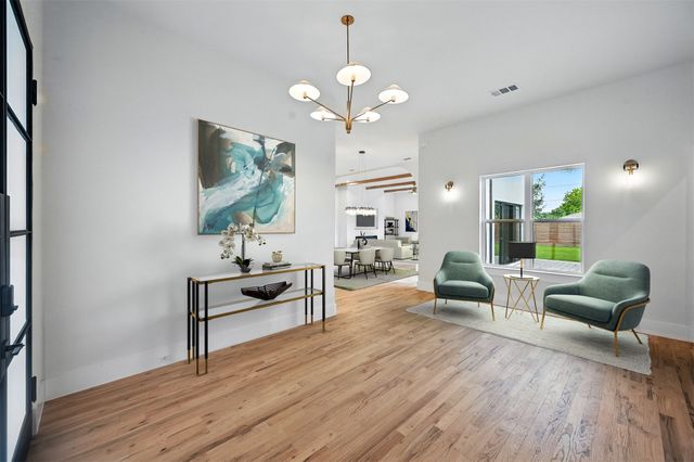 1224 S Pine Street, Grapevine, TX 76051
