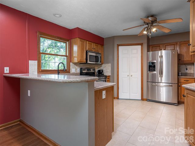 12 Howling Waite Ridge, Candler, NC 28715