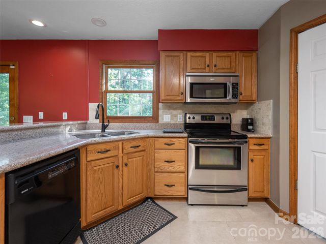 12 Howling Waite Ridge, Candler, NC 28715
