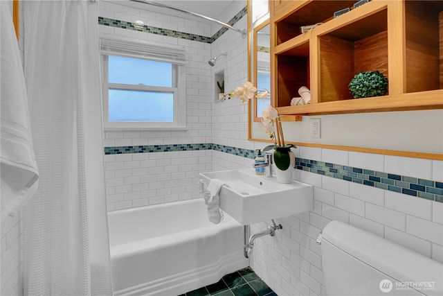 4209 S Lucile Street, Seattle, WA 98118