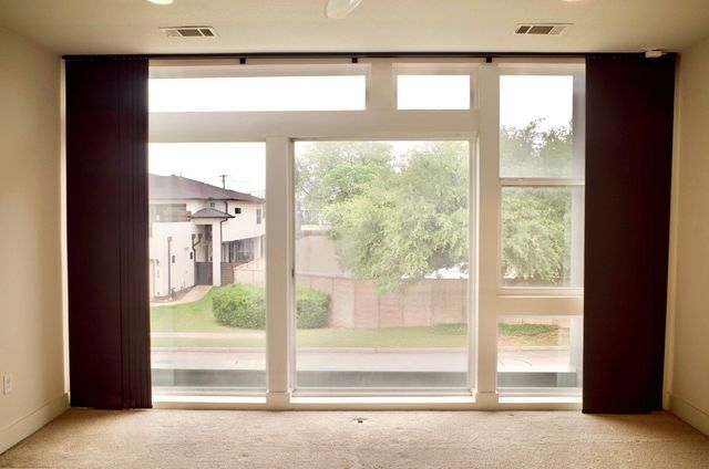 207 Adrian Drive, Fort Worth, TX 76107