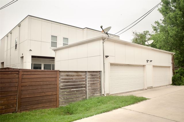 207 Adrian Drive, Fort Worth, TX 76107