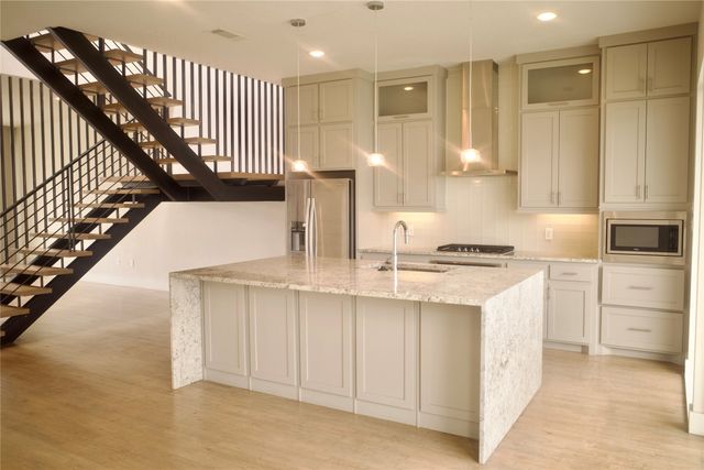 207 Adrian Drive, Fort Worth, TX 76107