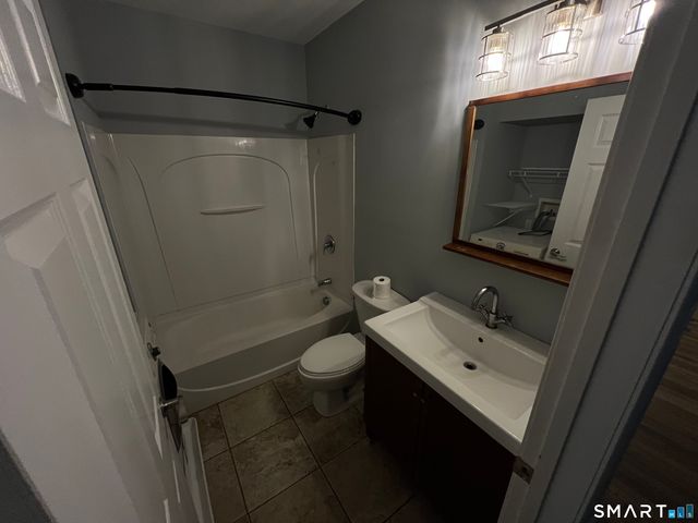 39 Lander Street 2nd floor, New Haven, CT 06511
