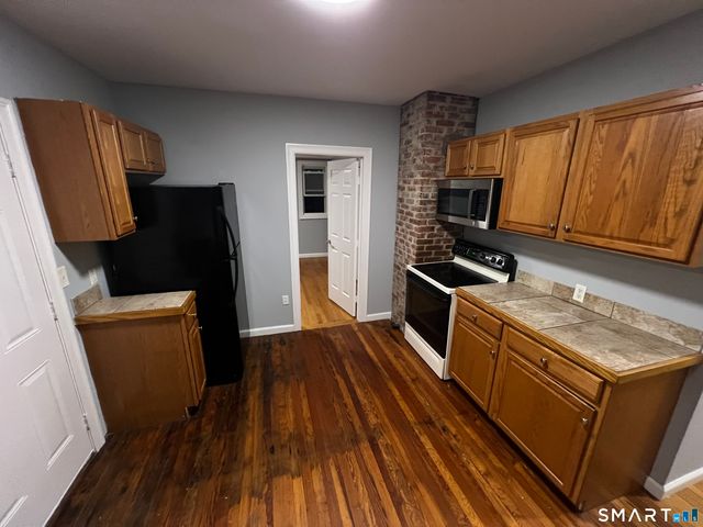 39 Lander Street 2nd floor, New Haven, CT 06511