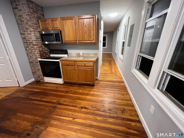 39 Lander Street 2nd floor, New Haven, CT 06511