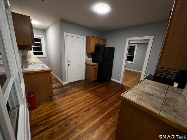 39 Lander Street 2nd floor, New Haven, CT 06511