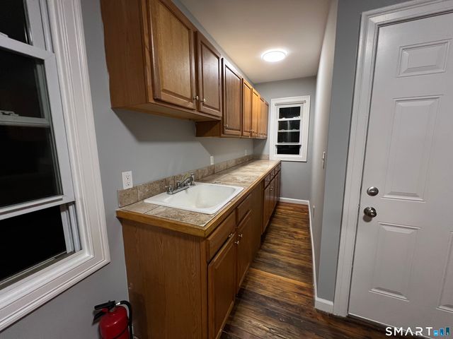 39 Lander Street 2nd floor, New Haven, CT 06511