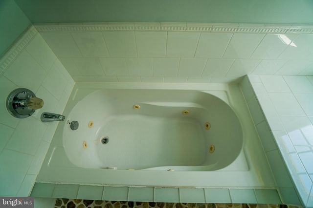 6440 WINDERMERE CIR, Rockville, MD 20852