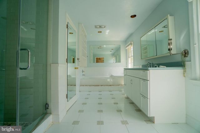 6440 WINDERMERE CIR, Rockville, MD 20852