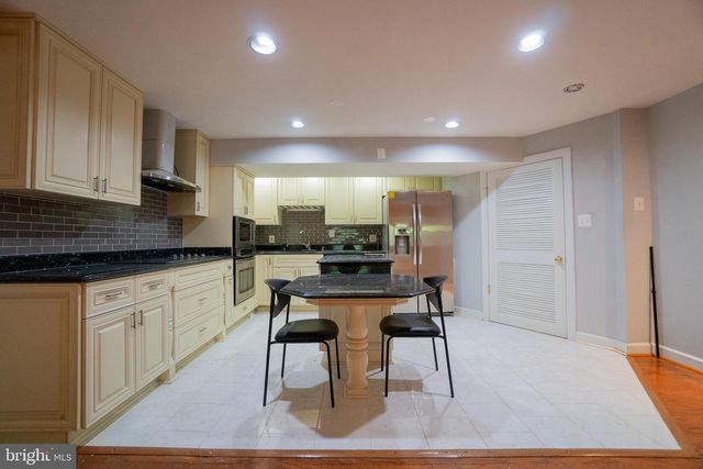 6440 WINDERMERE CIR, Rockville, MD 20852