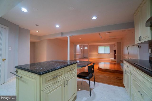 6440 WINDERMERE CIR, Rockville, MD 20852