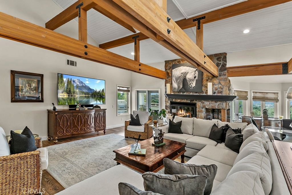 Image 12 of property listing at 40075 Avenida La Cresta, Murrieta, CA 92562