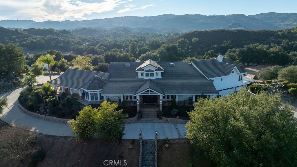 Image 2 of property listing at 40075 Avenida La Cresta, Murrieta, CA 92562