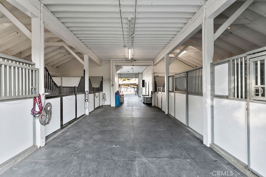 Image 4 of property listing at 40075 Avenida La Cresta, Murrieta, CA 92562