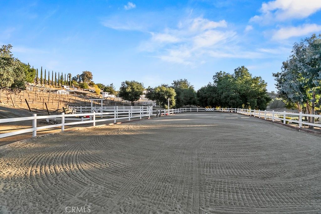 Image 45 of property listing at 40075 Avenida La Cresta, Murrieta, CA 92562