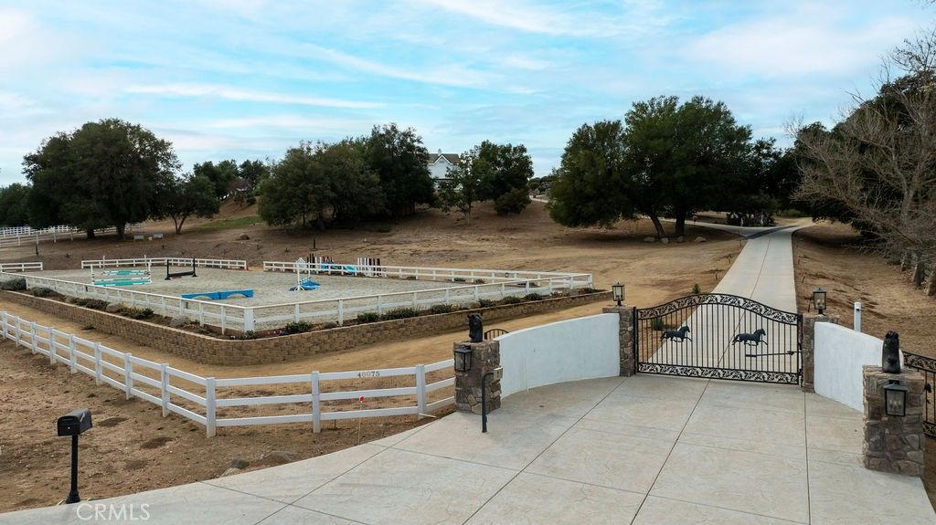 Image 6 of property listing at 40075 Avenida La Cresta, Murrieta, CA 92562