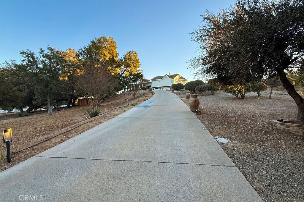 Image 61 of property listing at 40075 Avenida La Cresta, Murrieta, CA 92562