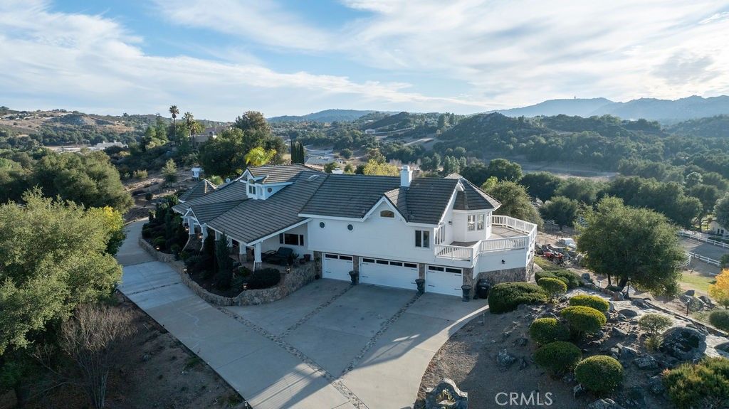 Image 7 of property listing at 40075 Avenida La Cresta, Murrieta, CA 92562