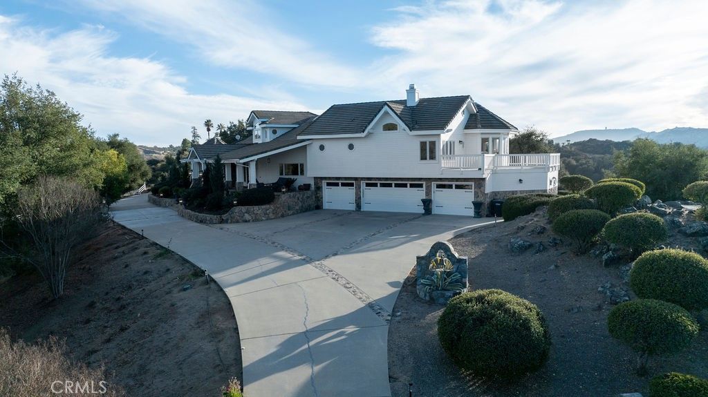 Image 8 of property listing at 40075 Avenida La Cresta, Murrieta, CA 92562