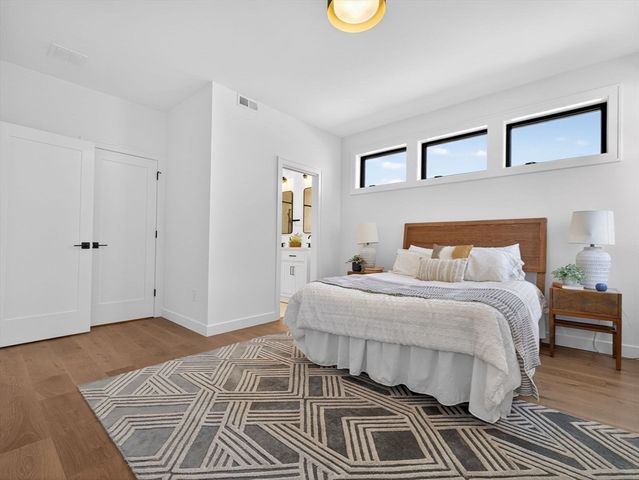 14 Hamlet B, Somerville, MA 02143