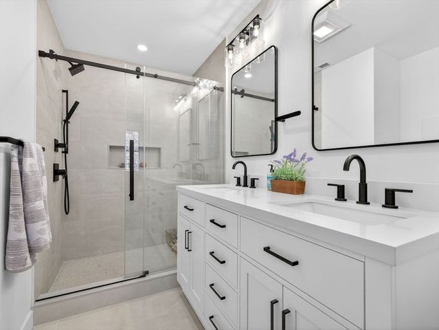 14 Hamlet B, Somerville, MA 02143