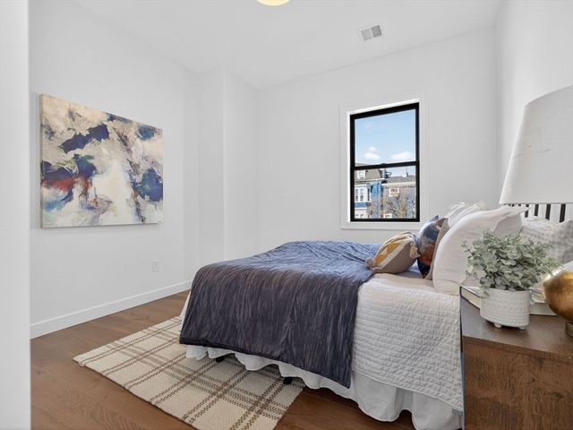 14 Hamlet B, Somerville, MA 02143