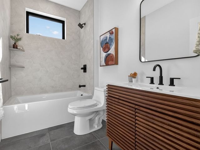 14 Hamlet B, Somerville, MA 02143