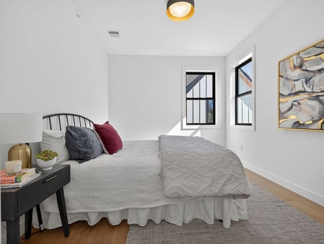 14 Hamlet B, Somerville, MA 02143