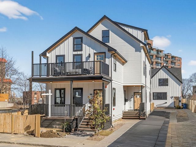 14 Hamlet B, Somerville, MA 02143