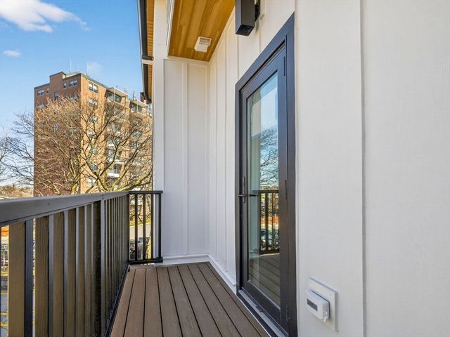 14 Hamlet B, Somerville, MA 02143