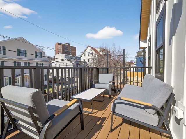 14 Hamlet B, Somerville, MA 02143