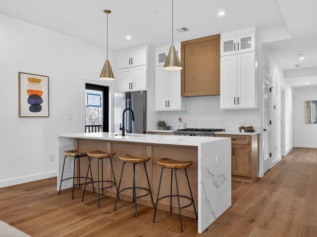 14 Hamlet B, Somerville, MA 02143