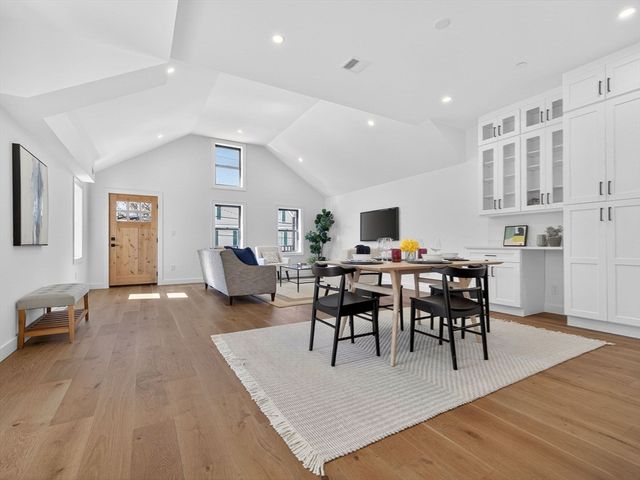 14 Hamlet B, Somerville, MA 02143