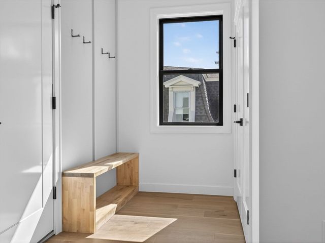 14 Hamlet B, Somerville, MA 02143