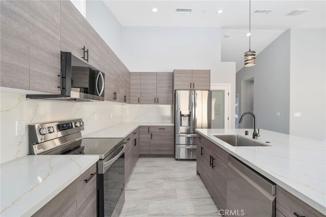 18756 Centennial Street, Hesperia, CA 92345