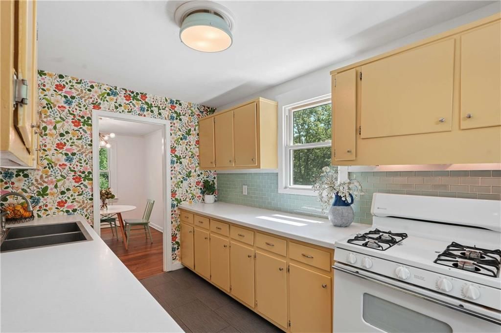 Image 10 of property listing at 1992 Shalimar Drive NE, Atlanta, GA 30345