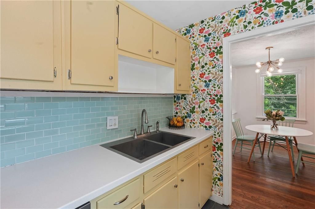 Image 13 of property listing at 1992 Shalimar Drive NE, Atlanta, GA 30345