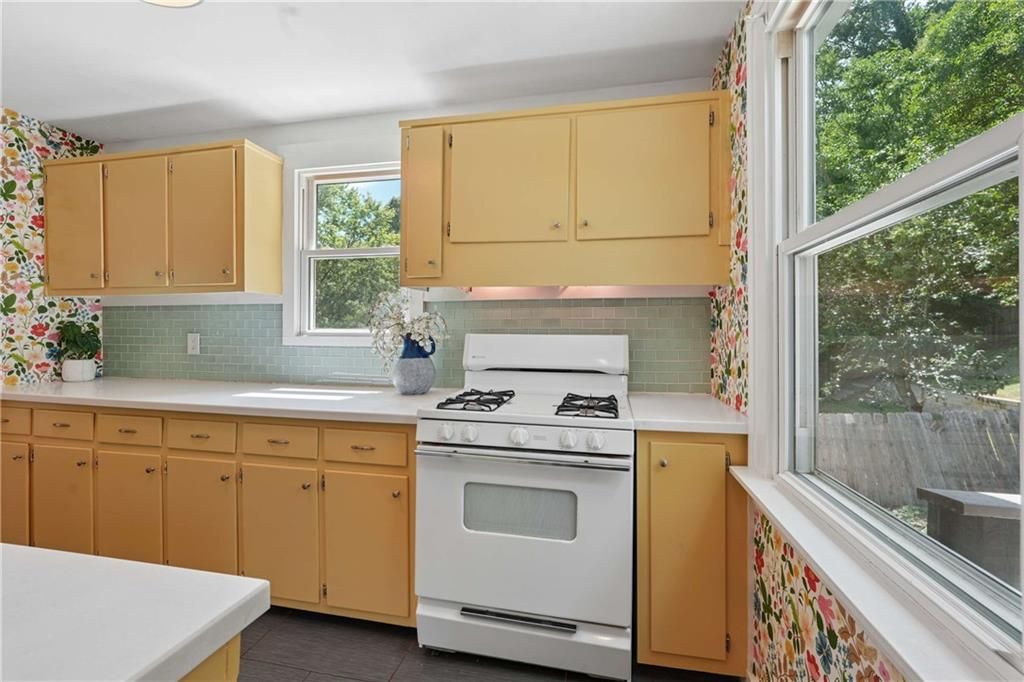 Image 14 of property listing at 1992 Shalimar Drive NE, Atlanta, GA 30345