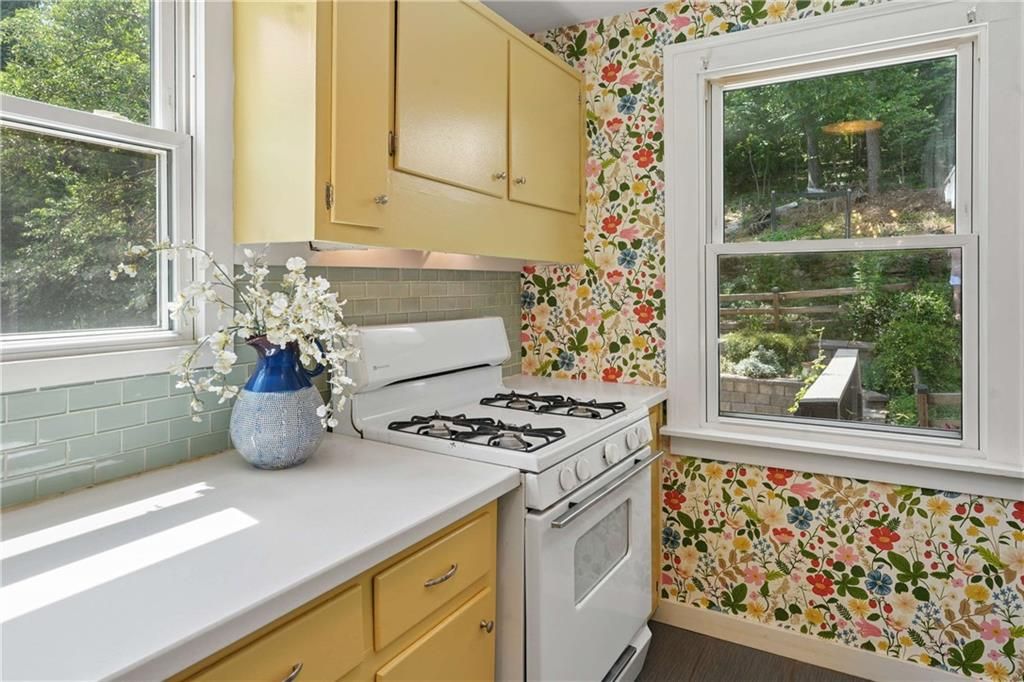 Image 15 of property listing at 1992 Shalimar Drive NE, Atlanta, GA 30345