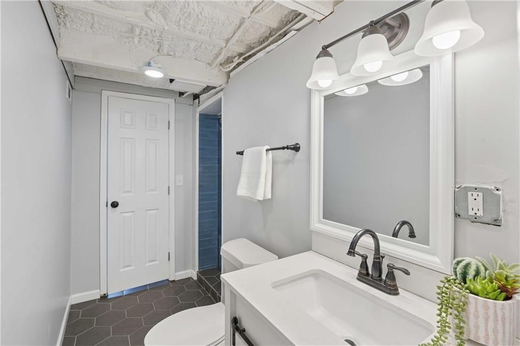 Image 33 of property listing at 1992 Shalimar Drive NE, Atlanta, GA 30345